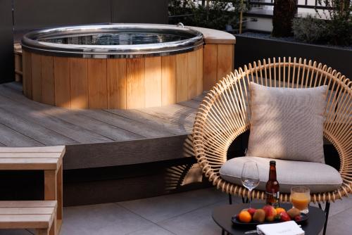 Queen Suite with Spa Bath