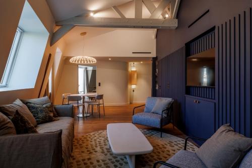 Signature Suite