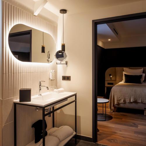 Signature Suite
