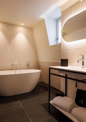 Signature Suite