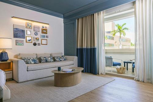 Deluxe King Room with Sofa Bed and City View