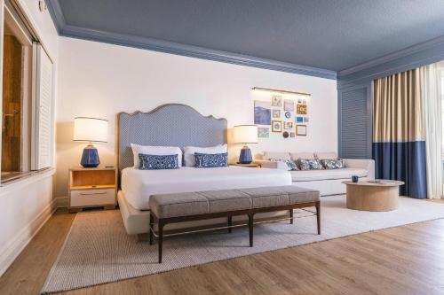 Deluxe King Room with Sofa Bed and City View