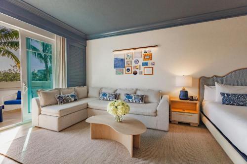 Deluxe King Room with Sofa Bed and City View