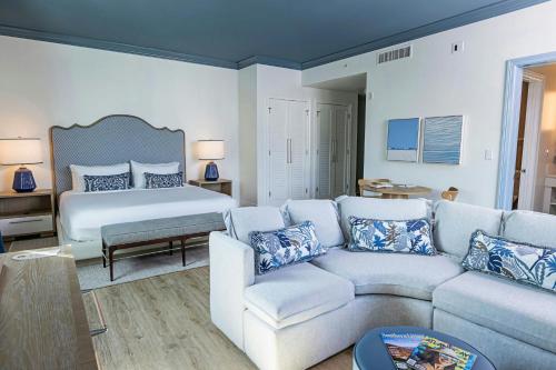 Classic King Room with Balcony and City View