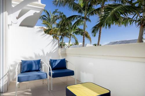 Deluxe Queen Room with City View and Balcony - Mobility/Hearing Accessible with Roll-In Shower