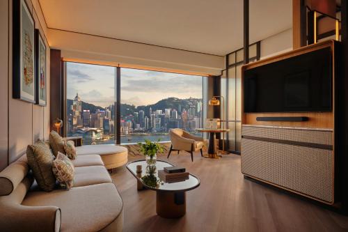 Kimpton Harbor Suite with Balcony