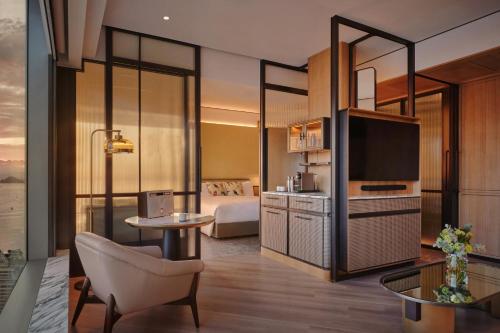 Kimpton Harbor Suite with Balcony