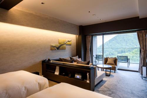 East Wing Upper Floor Deluxe Room with Open-Air Bath Western Style – Room Only