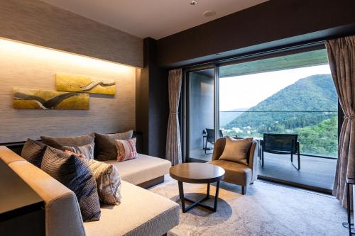 East Wing Upper Floor Deluxe Room with Open-Air Bath Western Style – Room Only