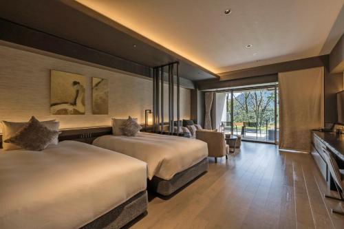 West Wing Deluxe Room with Open-Air Bath Western Style – Room Only
