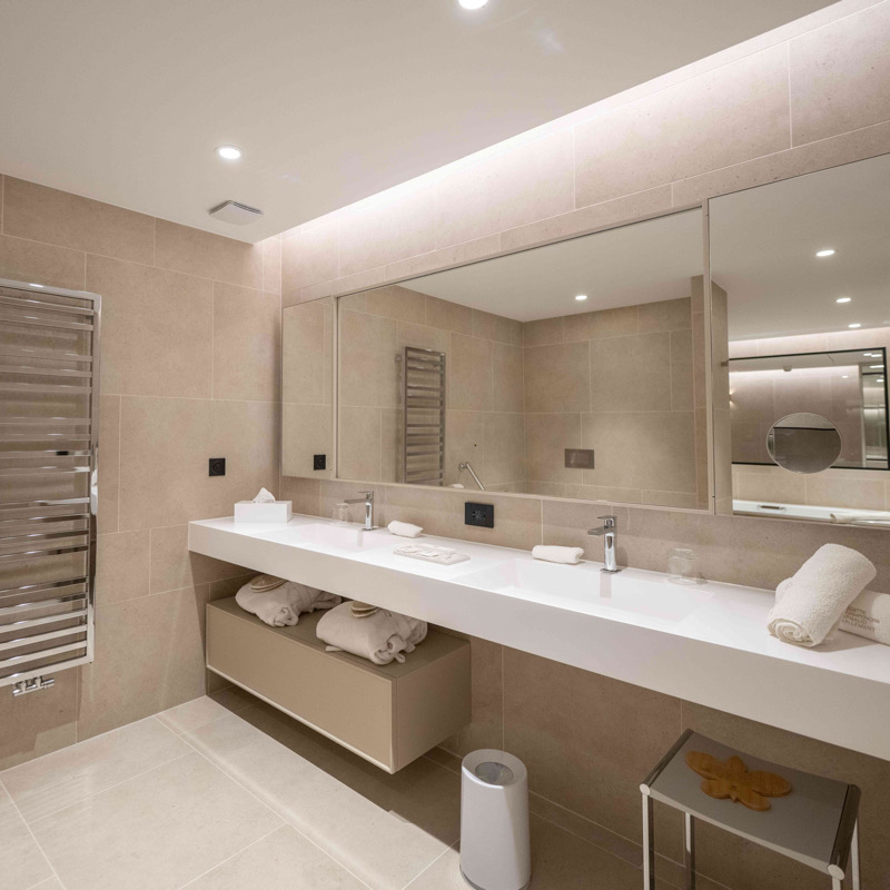 SUPERIOR ROOM 6