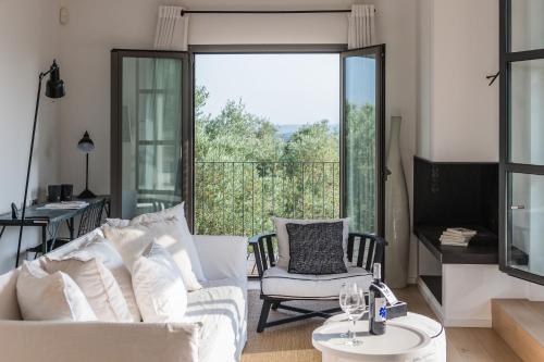 Two-Bedroom Deluxe Apartment with Balcony