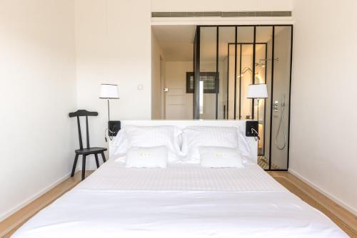 Two-Bedroom Deluxe Apartment with Balcony