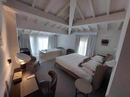 Junior Suite with Hot Tub