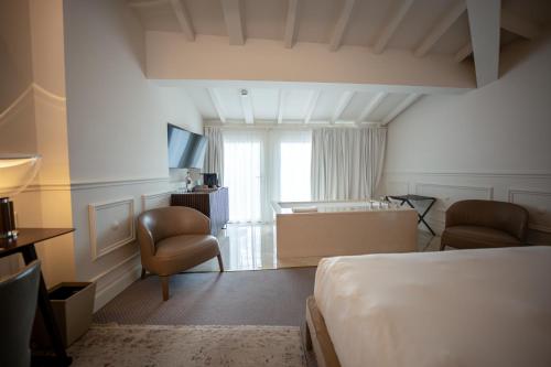 Junior Suite with Hot Tub