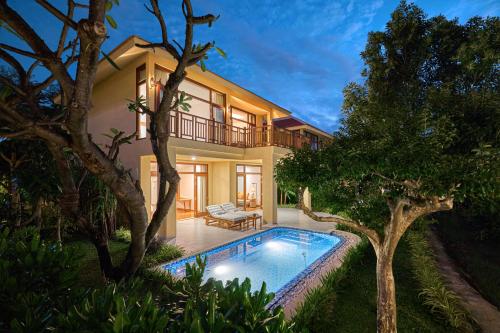 Lagoon One Bedroom Pool Villa with King Bed
