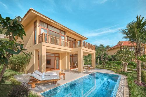 Lagoon One Bedroom Pool Villa with King Bed
