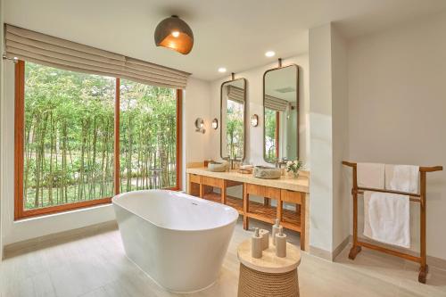 Lagoon One Bedroom Pool Villa with King Bed
