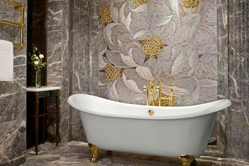 Caroline Astor Suite