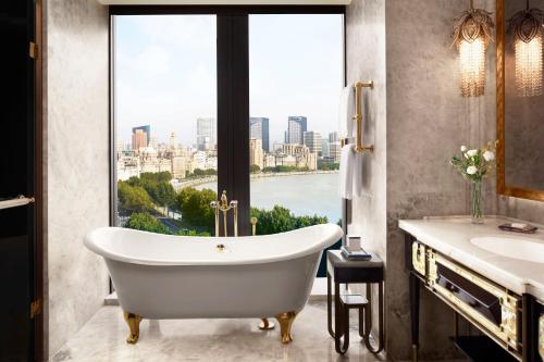 Grand Bund View Room