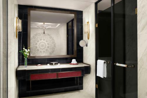 Shanghai Panoramic Bund Room
