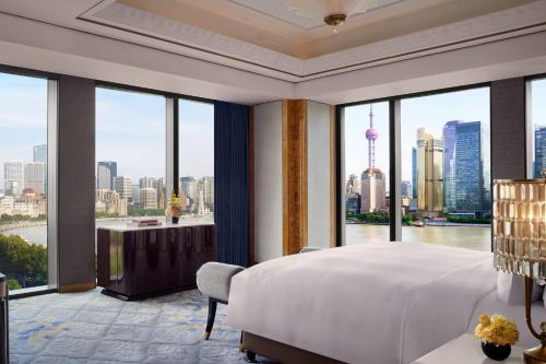 Panoramic Bund View Room