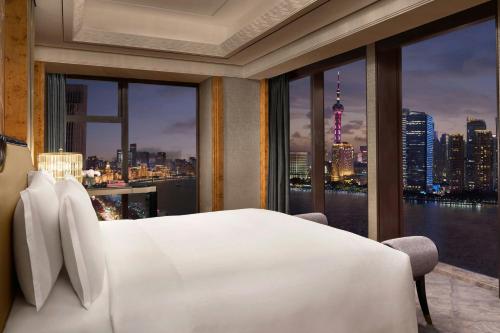 Panoramic Bund View Room