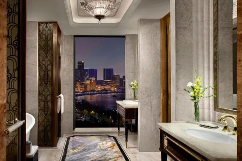 Panoramic Bund View Room