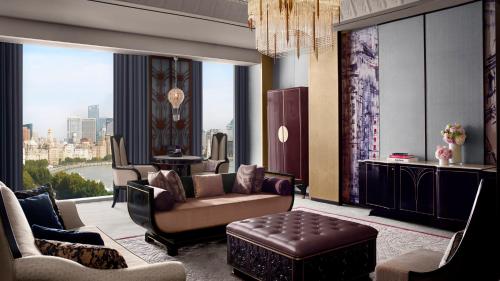 Shanghai Caroline Astor King Suite with Bund view
