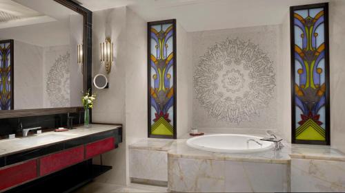 Shanghai Caroline Astor King Suite with Bund view