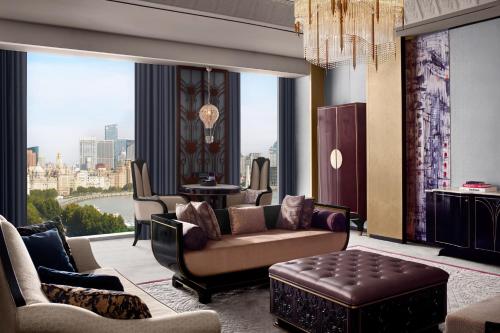 Shanghai Caroline Astor King Suite with Bund view