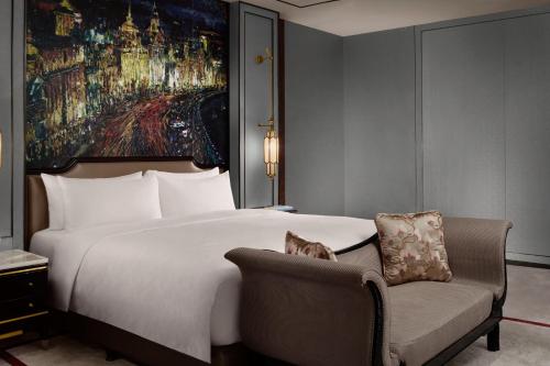 Shanghai Caroline Astor King Suite with Bund view