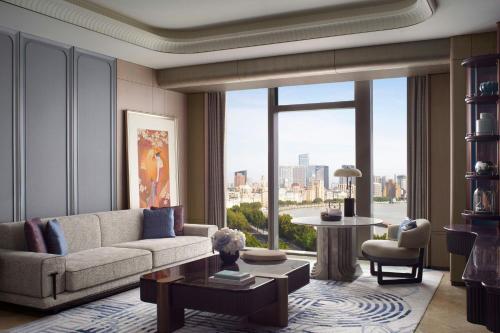John Jacob Astor King Suite with River View and Pearl Tower View