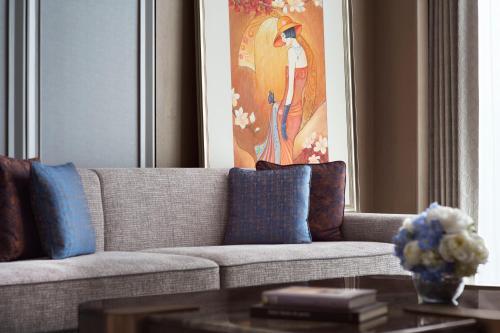 John Jacob Astor King Suite with Bund View