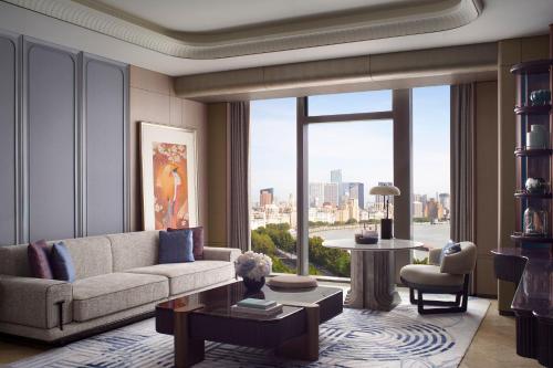 John Jacob Astor King Suite with Bund View