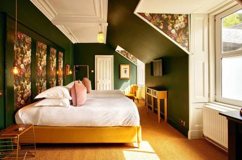 Superior King Room 