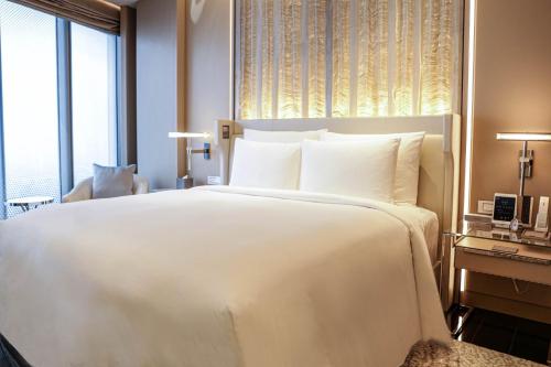 River View Suite, including Happy Hour at Yi Lounge