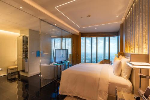 River View Suite, including Happy Hour at Yi Lounge