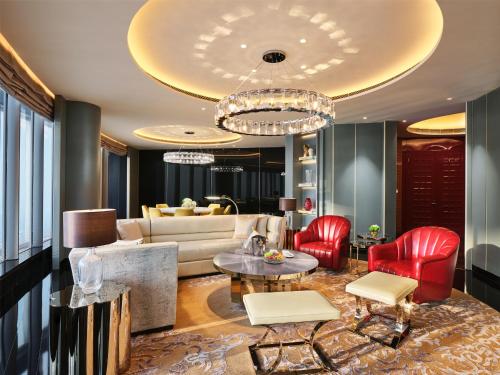 J Suite, including Happy Hour at Yi Lounge