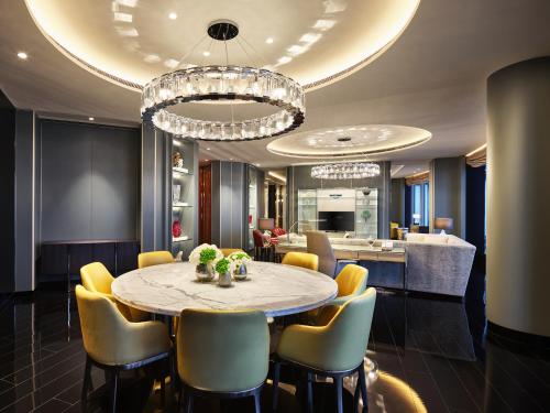 J Suite, including Happy Hour at Yi Lounge