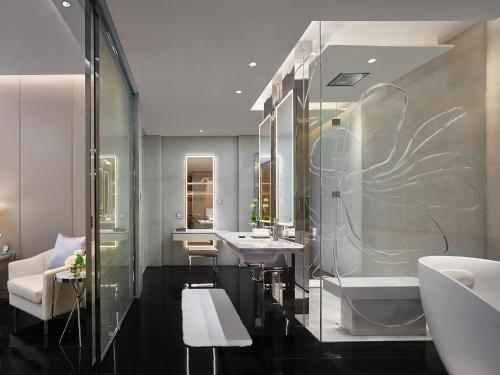 Themed Kid's Grand Suite Bund View, including Happy Hour at Yi Lounge