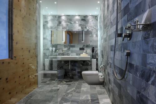 Suite with Mountain View