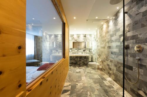 Suite with Mountain View