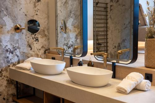 Deluxe Suite with Spa Bath