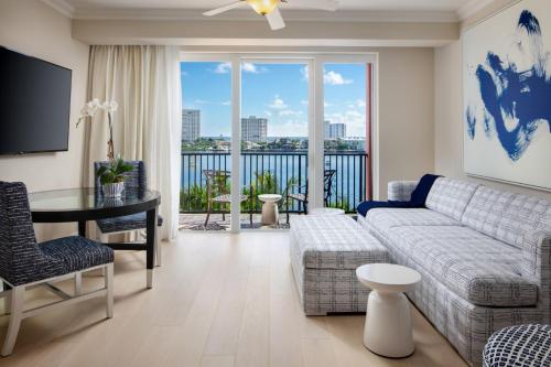 Lake View Junior Suite King and Bacony