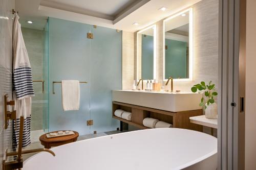 Deluxe Ocean View King