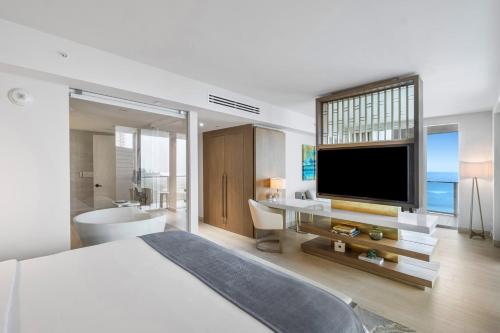 Deluxe King Room