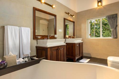 Lilac Room with complimentary High Tea, Room Upgrade based on availability, Specialty Dining Experience, Guided Tea Bush Walk and Tea Factory Visit