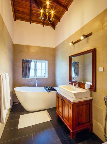 Violet Room with complimentary High Tea, Room Upgrade based on availability, Specialty Dining Experience, Guided Tea Bush Walk and Tea Factory Visit