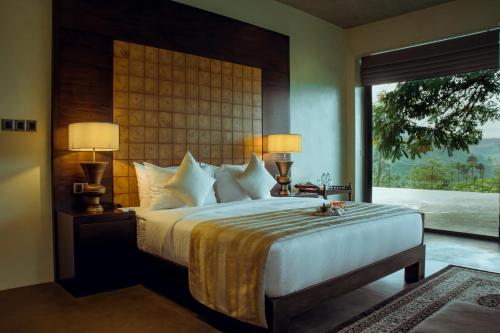 Deluxe Double Room with complimentary High Tea, Room Upgrade based on availability, Specialty Dining Experience, Guided Tea Bush Walk and Tea Factory Visit